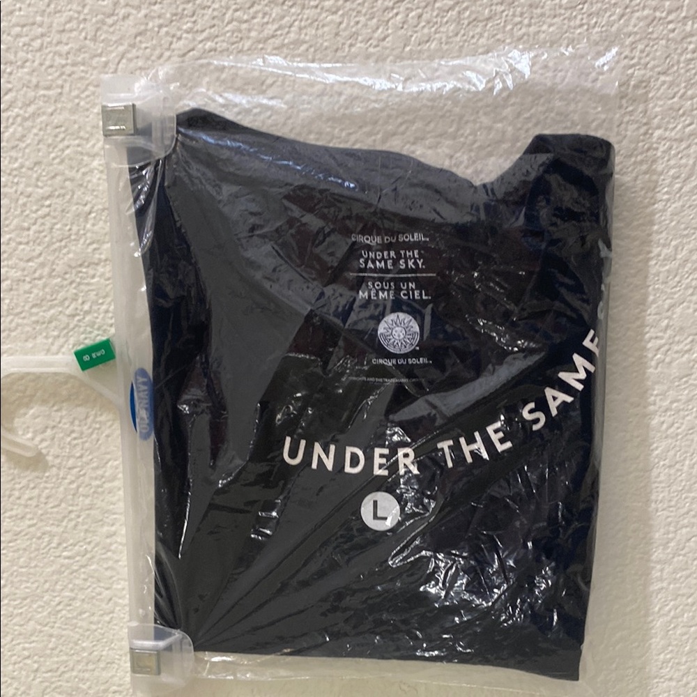 Black 'Under the Same Sky' T-Shirt‎ Cirque de Soleil large